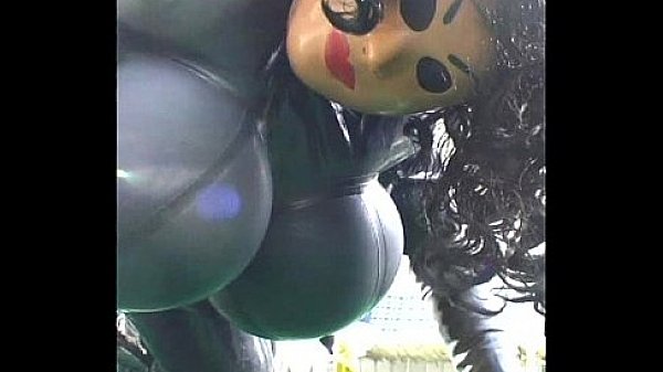 Roxina2005BigGurlGardenShow141005XXXL.MPG 