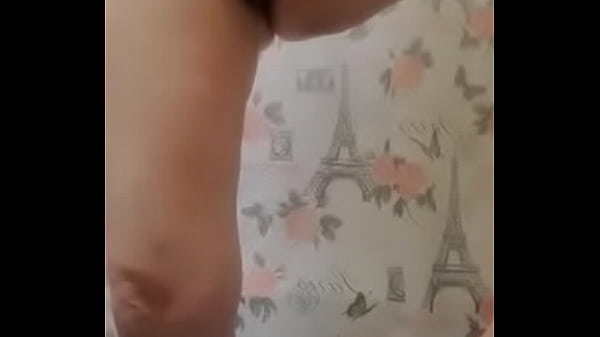 Bañándose me enseña culo y panocha y su maridoni en cuenta