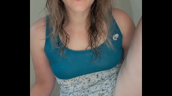 Play MP4 - Caliente rubia toc&aacute;ndose y jugando con su co&ntilde;o y usa grande consolador para luego correrse