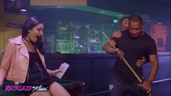 Play MP4 - Reckless in miami - &lpar;Emily Willis&rpar; - The Hustle