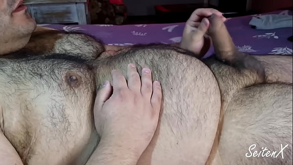 Play MP4 - Gordo peludo eyacula mucho semen