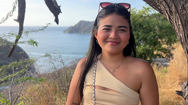 Play MP4 - Hermosa turista le es infiel a su marido con un desconocido por dinero