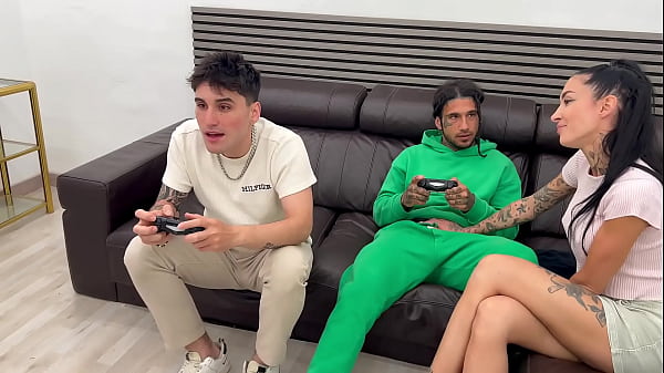 Play MP4 - Incredible whore&comma; we DP'd her