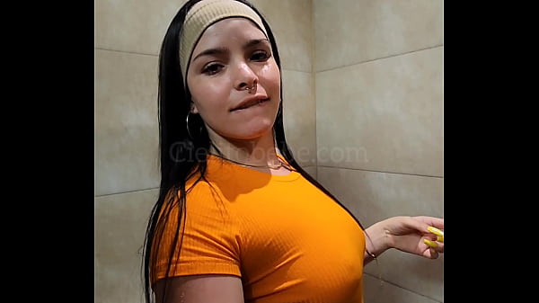 Cielitobebe la ven garchando en el ba&ntilde;o de la shell adelanto