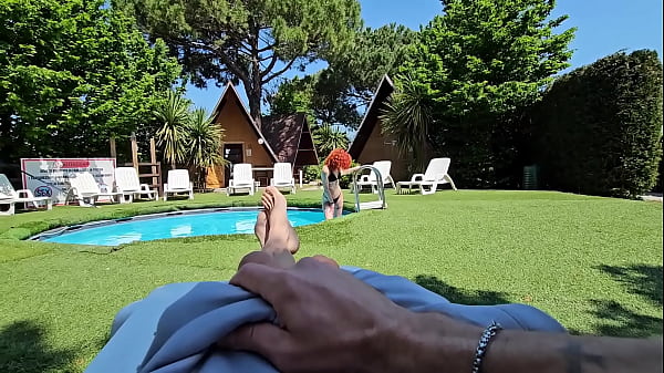 La Mia Vicina Dai Capelli Rossi Si Fa Scopare In Piscina. thumbnail