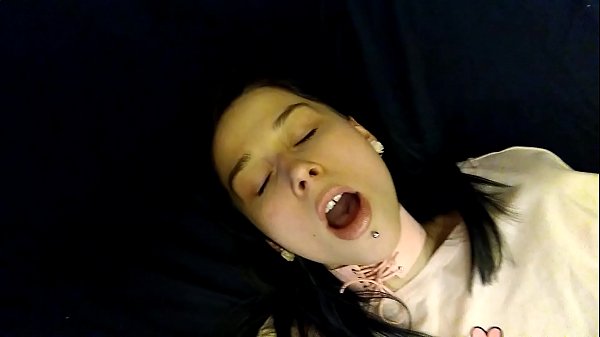 Play MP4 - Fuck horny little slut &vert; Laruna Mave