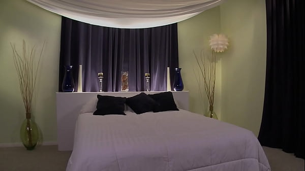 Nonton Brunette Hotty Ember James Is A Horny Newcummer Anxious To Get Fucked thumbnail