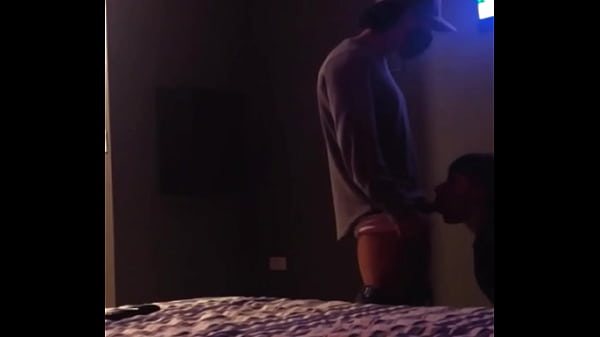 mi mejor amigo hetero me deja probar su pocha luego de unas copas 