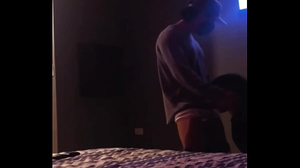 Play MP4 - mi mejor amigo hetero me deja probar su pocha luego de unas copas