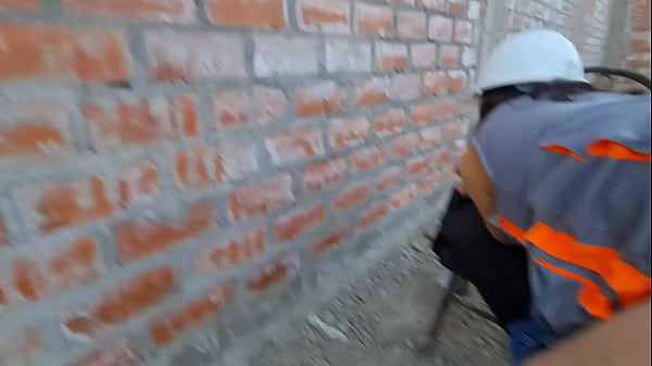 Play MP4 - ingeniera Nataly viene a supervisar la obra y termina follando con alba&ntilde;il