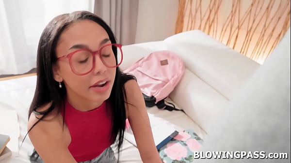 Teen latina tips handyman with_a blowjob