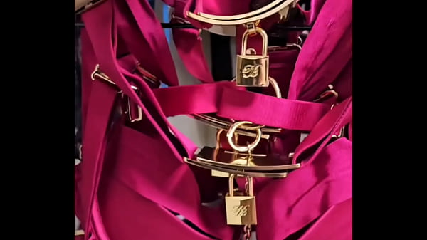 Trouve la pour ouvrir tous les cadenas de cette incroyable lingerie honey ... 