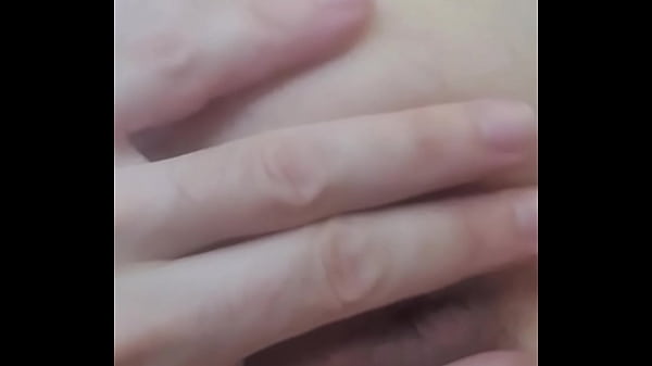 Play MP4 - Who's coming to pound me in the garden&quest;