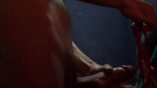 Le robe una tanga a mi hermanastra y se la llene de leche