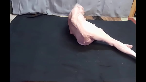 Busy Bottom naked on the floor and begging for your cock 
