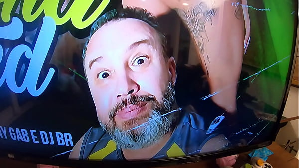 Play MP4 - Pagando um boquete enquanto fa&ccedil;o uma tatoo - Mirella Montana