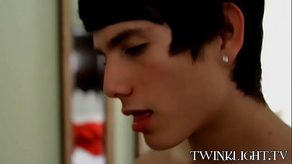 Play MP4 - Skinny vamps impaling that asshole with their stiff pecker