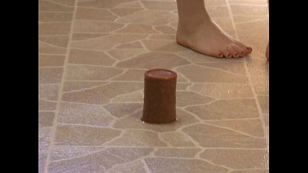 FootFetish_Sexy feet crushing a canof beans