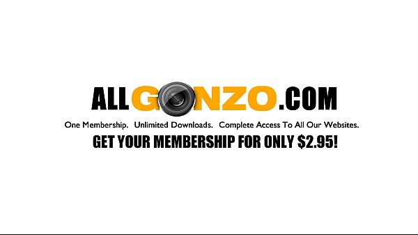 Slutty_blonde opens her_horny twat with_speculum by the_pool