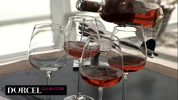 Play MP4 - Foursome in a villa with Clea Gaultier and Anissa Kate