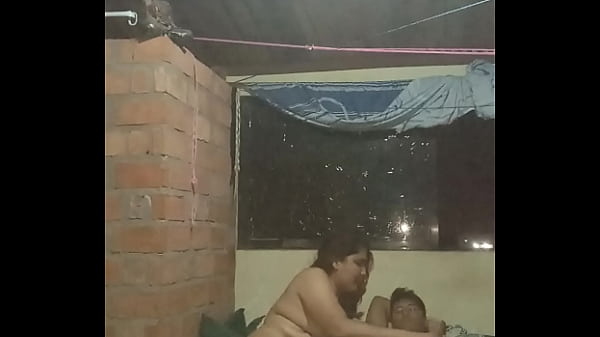 Mamando verga se calienta y se monta encima 