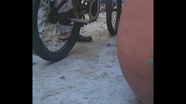 Motorized chainsaw bike 