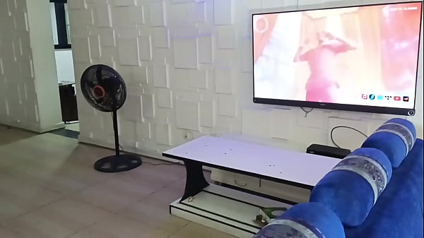 Nonton Sexy Ebony Latina Came To Charge Her Phone In My Apartment But I Can't Resist Her Yummy Shaved Pussy thumbnail