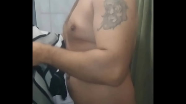 Homem Velho Se Masturbando No Banho thumbnail