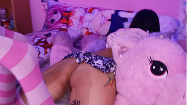 Encontre_a mi vecina mirando hentai en sucelular