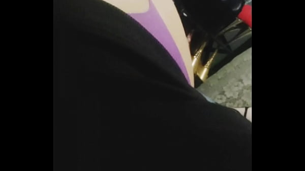 Segunda partedel video dondele pagoal tatuador conel culopor qué traigodinero_traía una plug_en el culo durante todo_el tatuaje y el_tatuadorjamas se dió cuenta