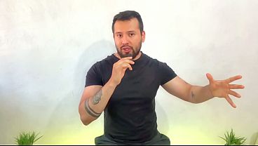 Hombre casado vergon visita un sauna gay y penetra a un pasivo mientras hombres los ven coger!