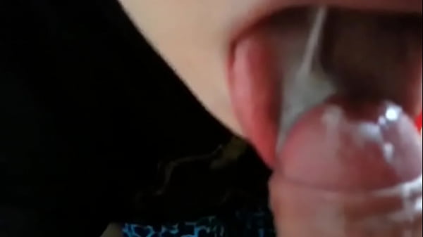Namorada tira todo esperma na boca 