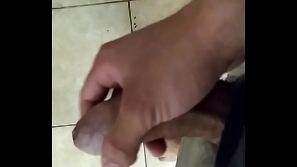 Play MP4 - Novinho fazendo carinho no seu pau