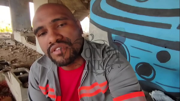 Estava fazendo caminhada perto da obra que meu marido trabalha e fui l&aacute; provoc&aacute; lo 