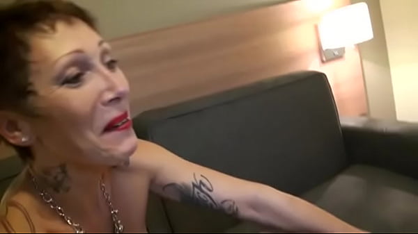 Play MP4 - Dirty old bitch fucks young black cock