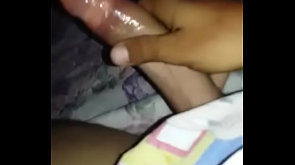 Novinho gostoso branco gozando 