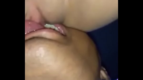 Caseiro chupando buceta