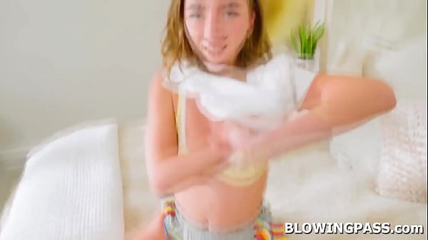 Play MP4 - Just suck my cock&comma; we might get caught if we fuck right now