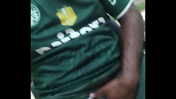 Play MP4 - Voltando pra casa depois do futebol com os colegas do trampo&comma; bateu um tes&atilde;o no ponto de &ocirc;nibus lembrando daqueles machos de bermuda sem camisa