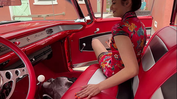 Play MP4 - Viva Athena in Classic Car &lpar;1958 Impala&rpar;