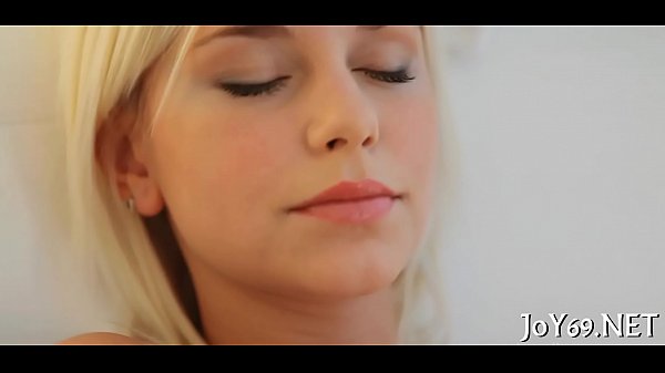 Playgirl rubs twat craving for sex 