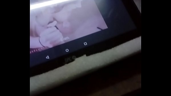 Viendo porno en el trabajo cuando estoy caliente y no tengo que hacer 