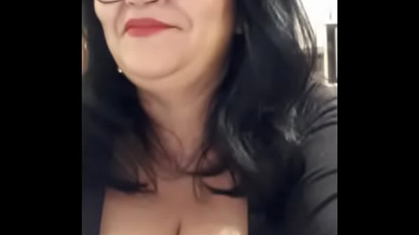 Nonton Coroa Seios Fartos E Bonitos thumbnail