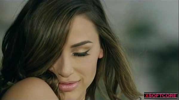 Hot SexyBigTitsmodel doing a Photoshoot