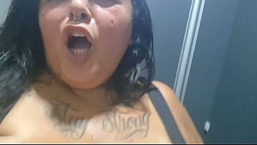 Me exibi suada depois do treino no banheiro da academia- Mary Jhuana 