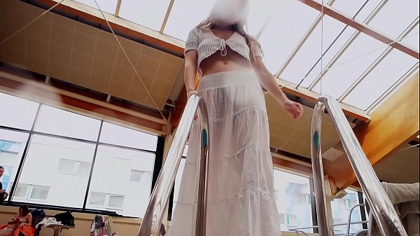 Relaxing underwater_show with hot girls