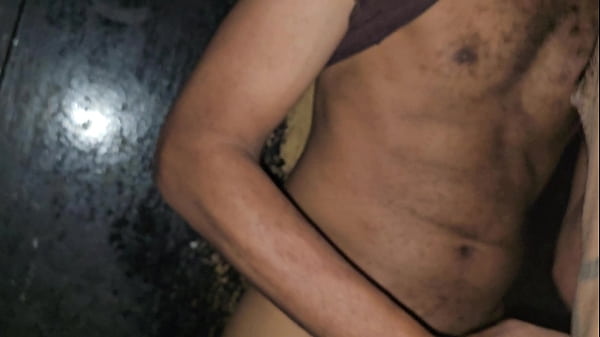 Dando para o pedreiro da constru&ccedil;&atilde;o Civil, macho estava seco de tes&atilde;o. 