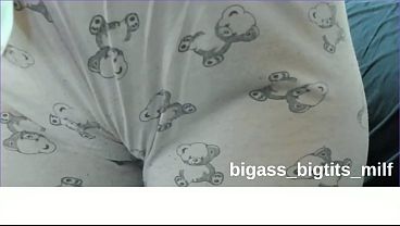 Rubbİng Pussy Wİth Pajamas thumbnail