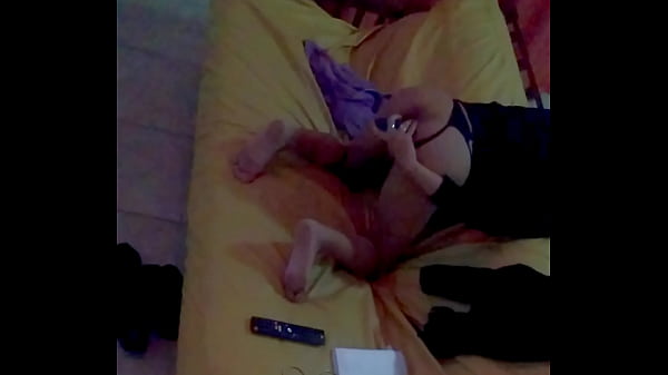 Meti&eacute;ndose verga en el sill&oacute;n 