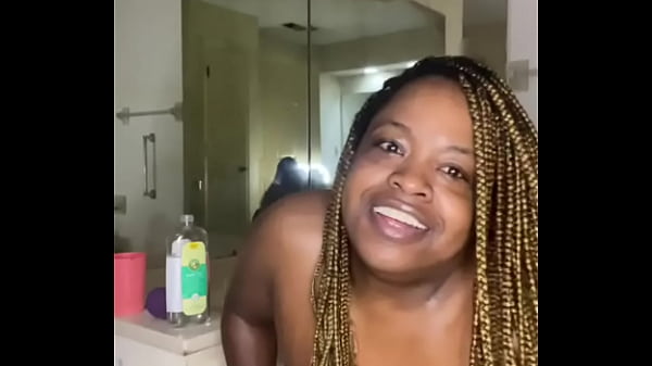 Play MP4 - Ebony babe solo riding pumpkin dildo